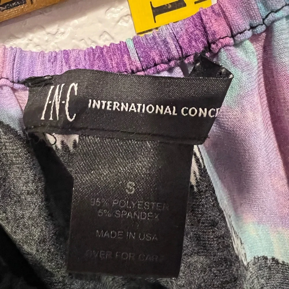 Dress size small - Picture 2 of 5